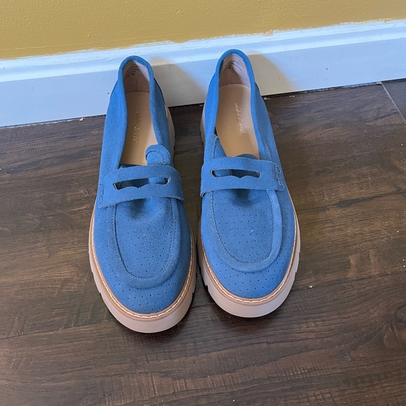 Stylish Blue Suede Loafers - Picture 2 of 6